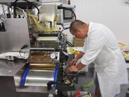 A máquina do fabricante da cápsula do óleo da origem do coco, encerra o equipamento de enchimento e a fórmula