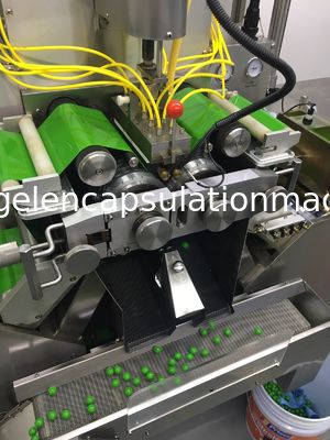 Máquina de baixo nível de ruído da capsulagem do Paintball do controle do PLC com tela táctil