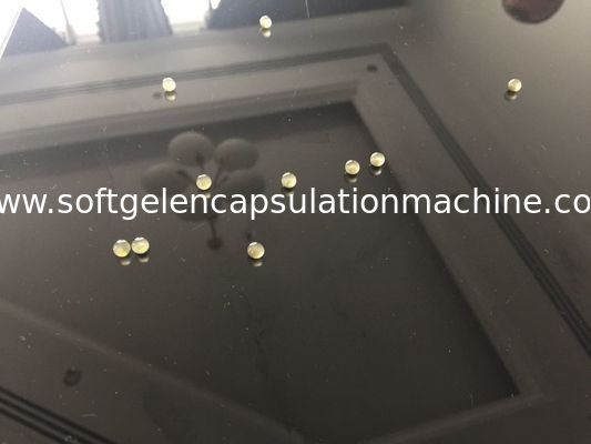 Mini Ball Seamless Softgel Machine, máquina macia da cápsula de gelatina com material de enchimento do óleo