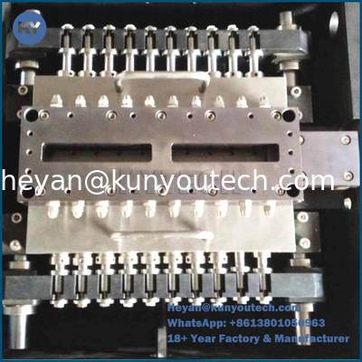 As peças da máquina de enchimento da cápsula brandamente encerram o rolo do dado e o rolo do dado do Paintball