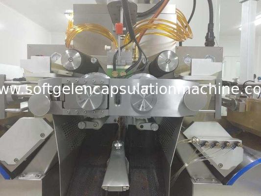 máquina clássica da capsulagem de Softgel do projeto 13kw para o óleo de peixes, óleo do alho, enchimento do vatamin