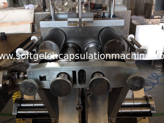 Máquina grande da cápsula de Softgel do óleo de peixes da escala/máquina S610 da capsulagem